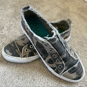 Like New Blowfish Malibu slip on shoes camo size 8.5